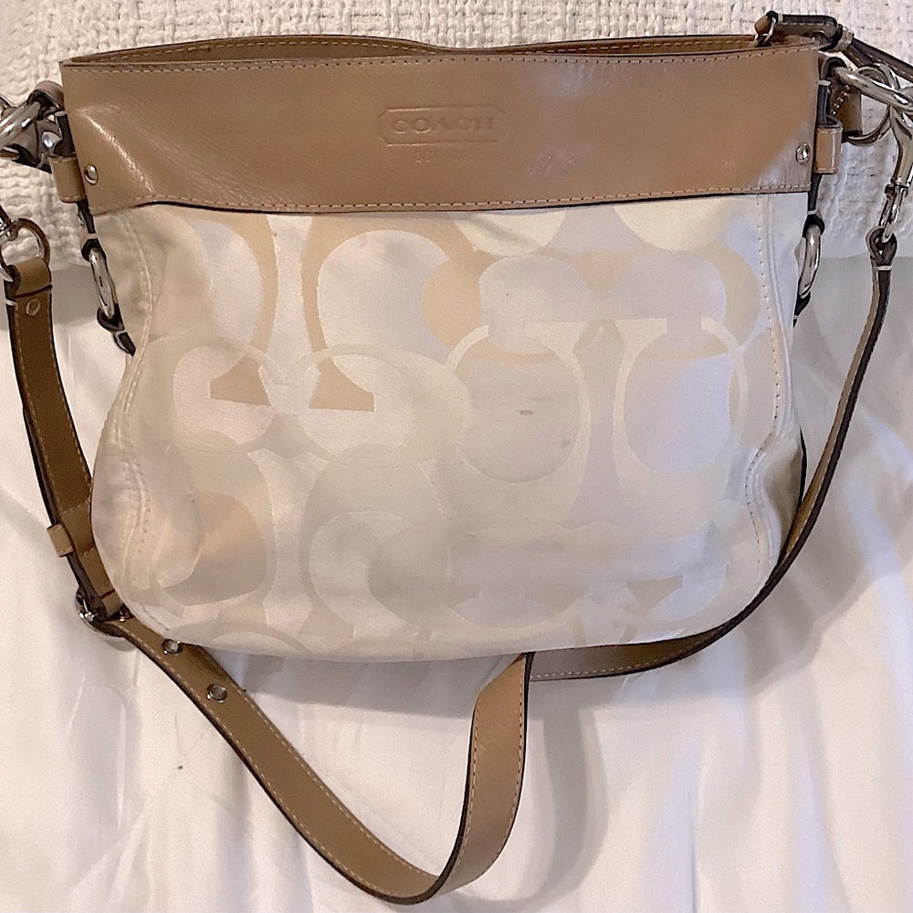 Coach Purse, White, 2 straps, Zip closure